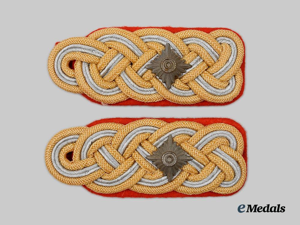 germany,_wehrmacht._a_set_of_generalleutnant_shoulder_boards__a_i1_9277
