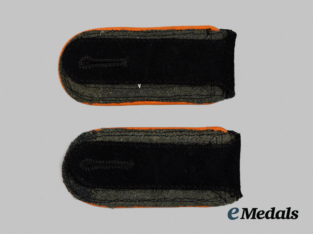 germany,_s_s._a_set_of_waffen-_s_s_ergänzungsstellen_oberscharführer_shoulder_straps__a_i1_9615