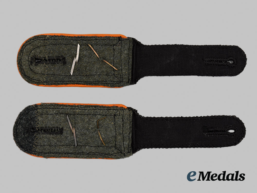 germany,_s_s._a_set_of_waffen-_s_s_ergänzungsstellen_oberscharführer_shoulder_straps__a_i1_9617