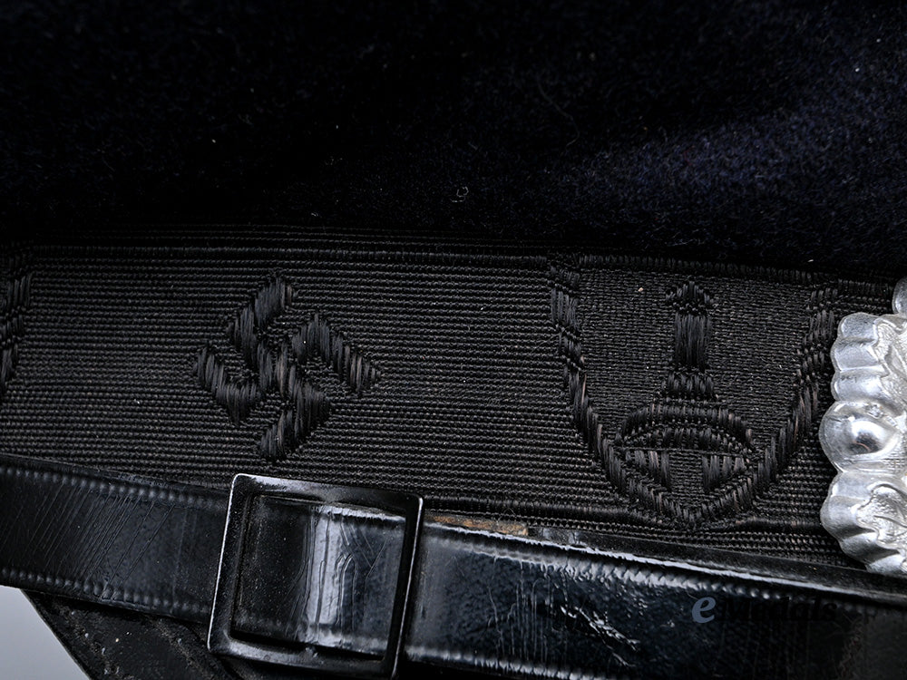 germany,_third_reich._an_n_s_r_k_b_member’s_visor_cap_e_medals__g62741_13