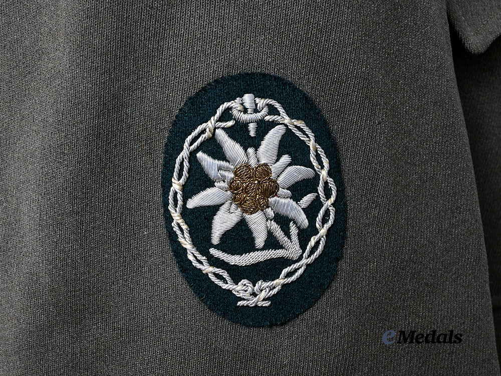 germany,_heer._a_service_tunic_for_a_decorated_hauptmann_of_gebirgs-_artillerie-_regiment112_e_medals__g62697_20