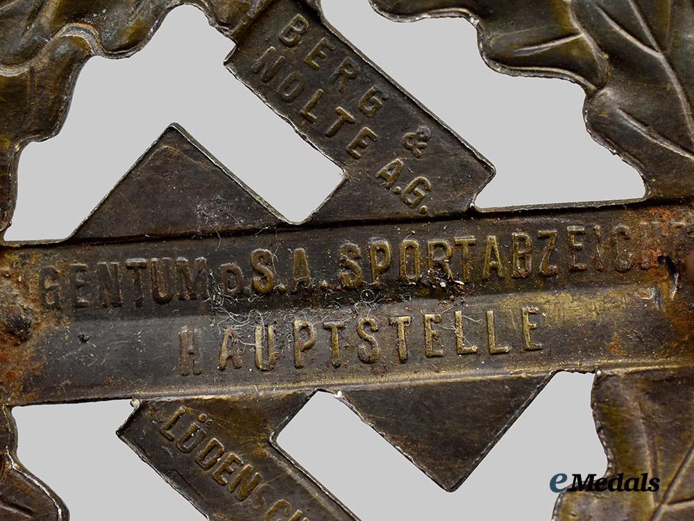 germany,_third_reich._a_mixed_lot_of_badges_for_military_service_and_sports_proficiency___m_n_c0008