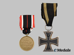 Germany, Third Reich. An Iron Cross 1914 Second Class Medal Pair