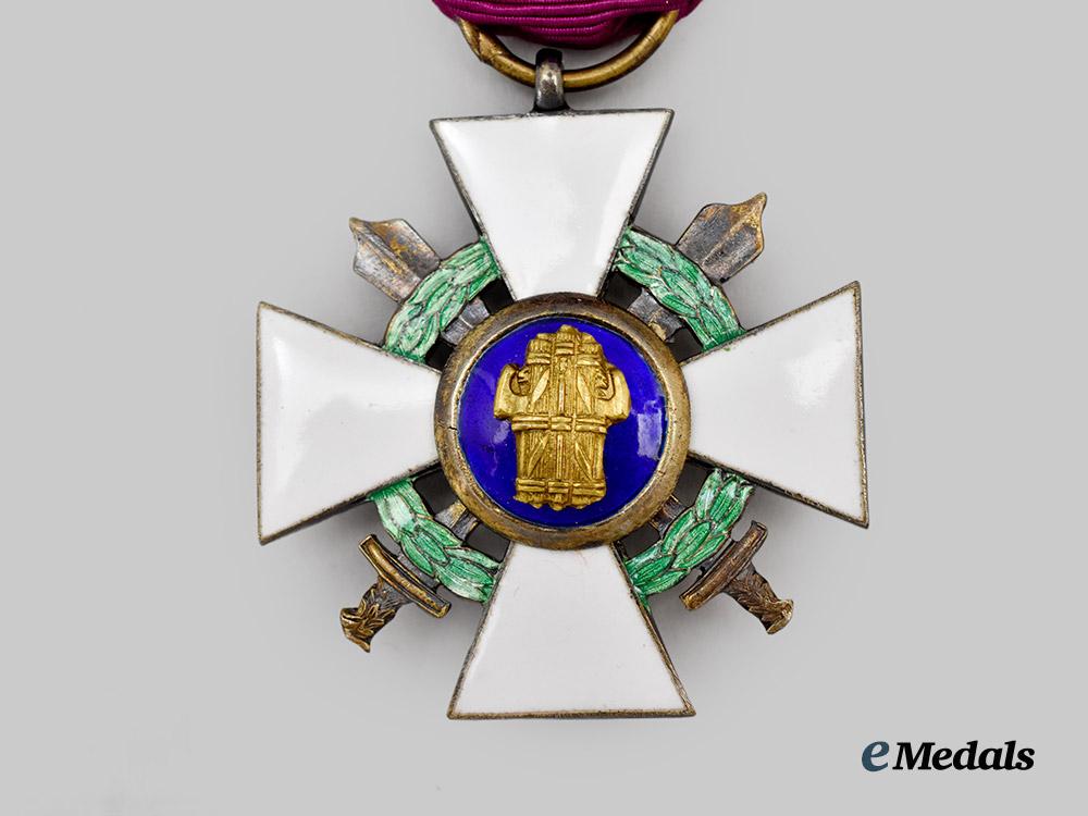 italy,_kingdom._an_order_of_the_roman_eagle,_knight’s_cross_with_swords,_c.1941___m_n_c0154