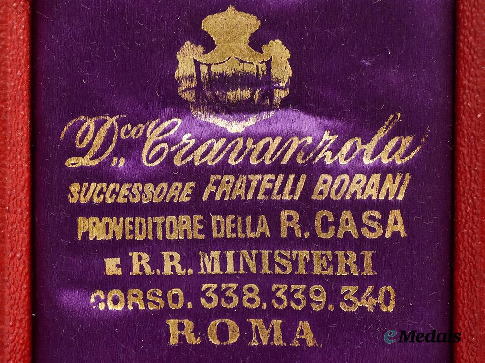 italy,_kingdom._a_cased_order_of_the_crown_of_italy,_v._class_knight,_in_gold,_c.1880,_by_cravanzola_of_rome___m_n_c0204