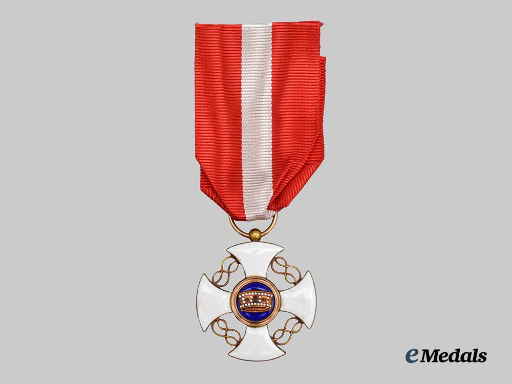 italy,_kingdom._a_cased_order_of_the_crown_of_italy,_v._class_knight,_in_gold,_c.1880,_by_cravanzola_of_rome___m_n_c0206