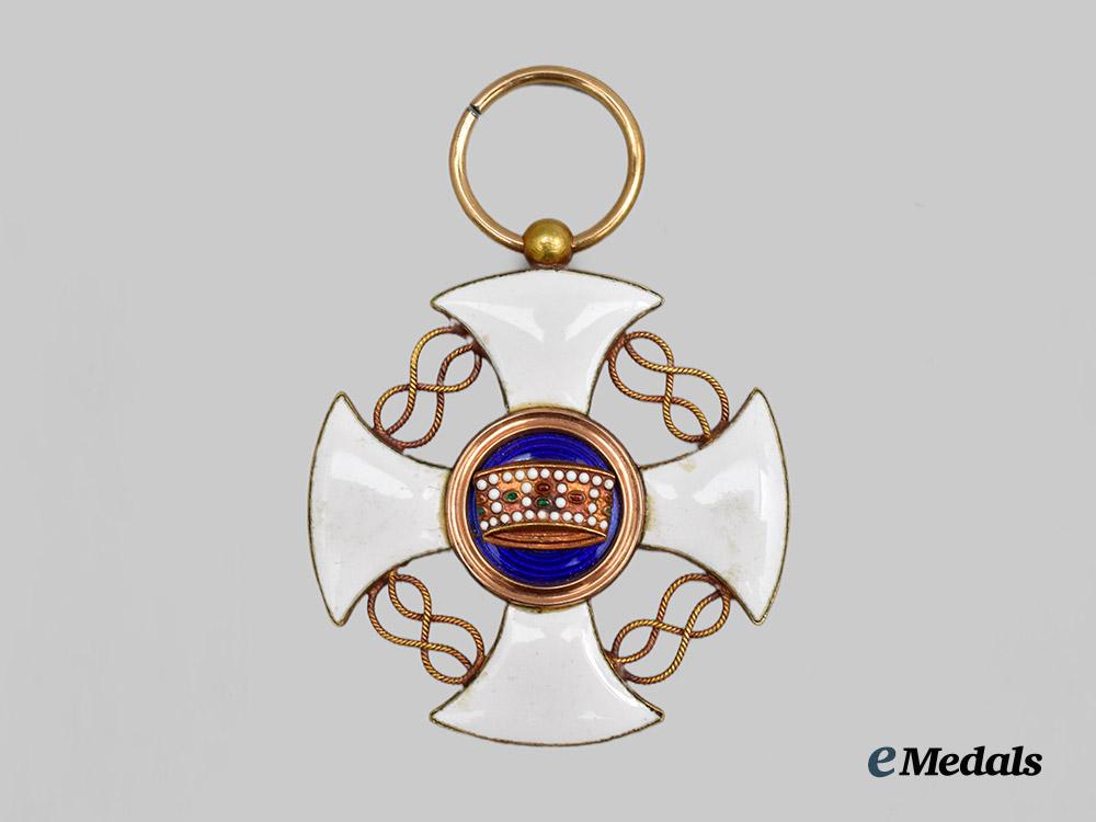 italy,_kingdom._a_cased_order_of_the_crown_of_italy,_v._class_knight,_in_gold,_c.1880,_by_cravanzola_of_rome___m_n_c0207