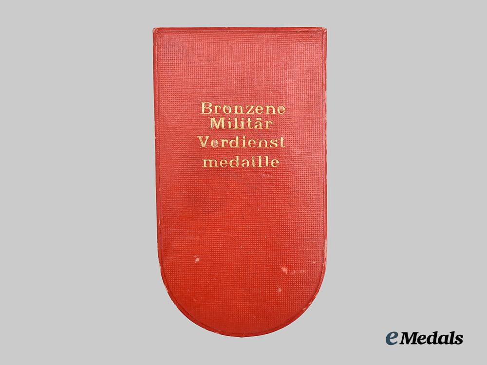 austria,_imperial._a_military_merit_medal,_bronze_medal_with_case___m_n_c0212