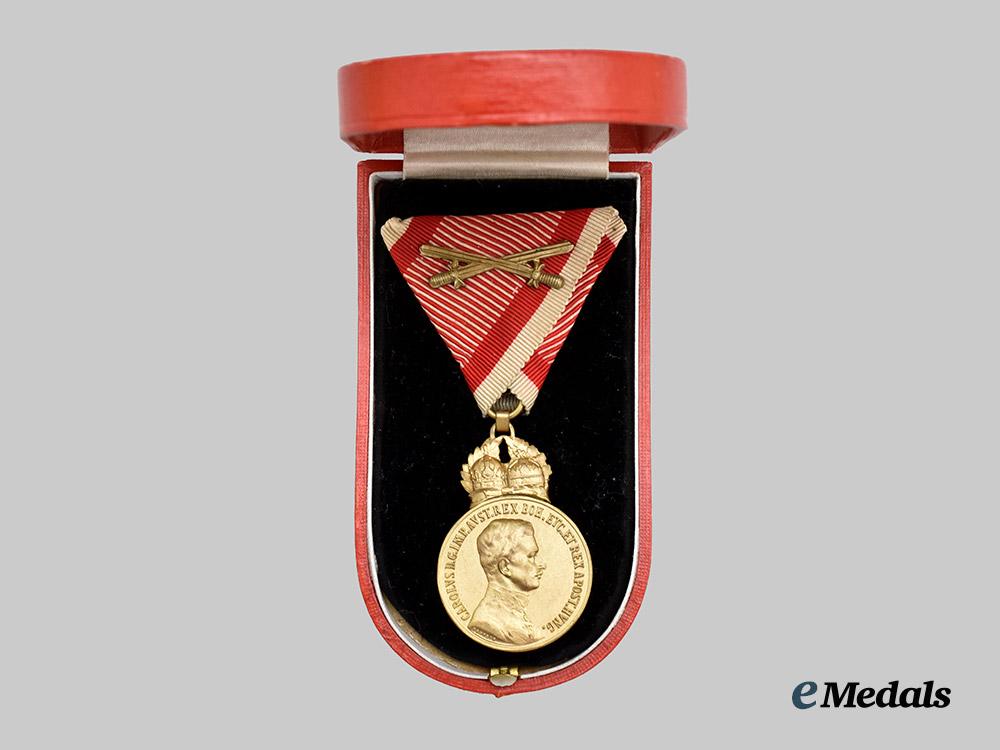 austria,_imperial._a_military_merit_medal,_bronze_medal_with_case___m_n_c0213