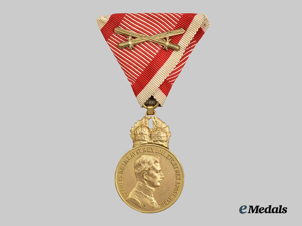 austria,_imperial._a_military_merit_medal,_bronze_medal_with_case___m_n_c0216