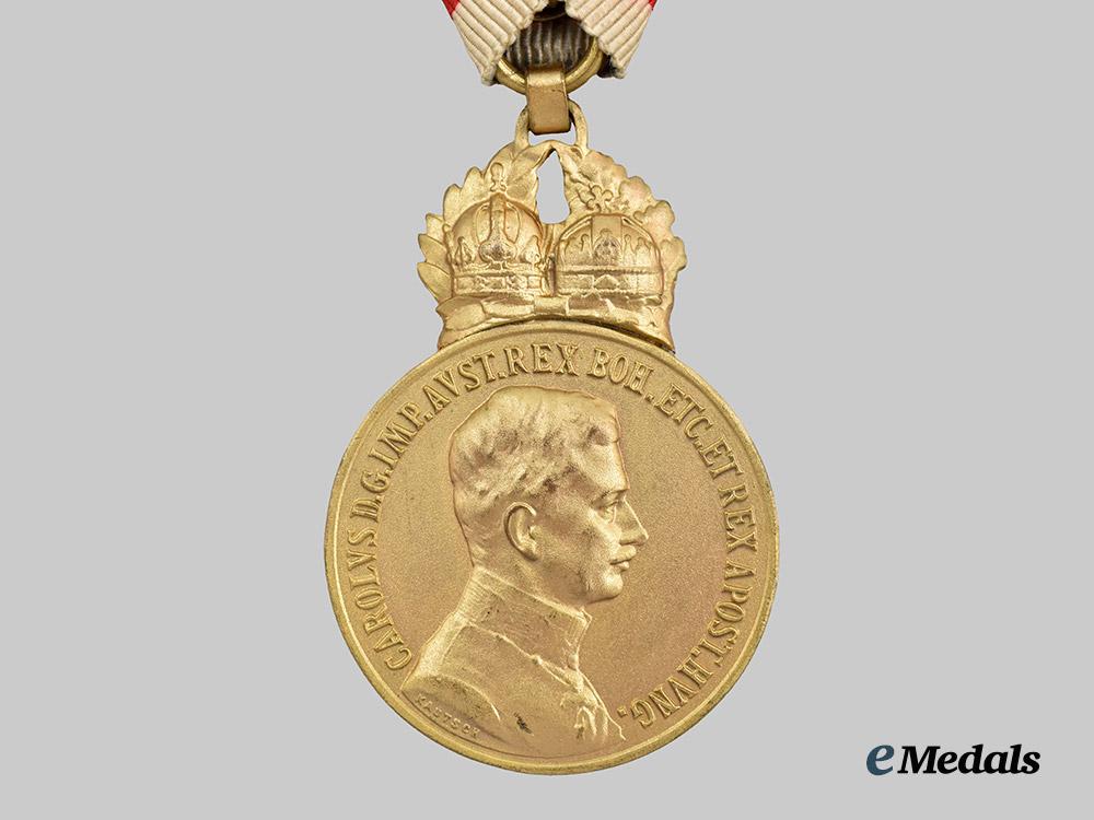 austria,_imperial._a_military_merit_medal,_bronze_medal_with_case___m_n_c0217