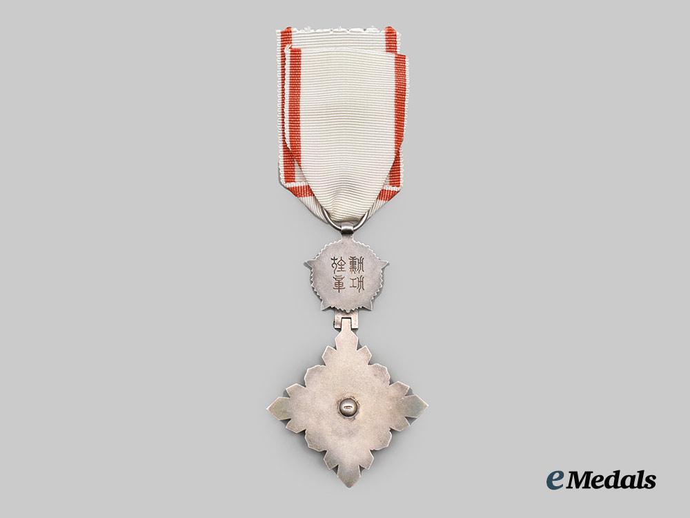 japan,_manchukuo_empire._an_order_of_the_auspicious_clouds,_v_i._class_badge___m_n_c0227