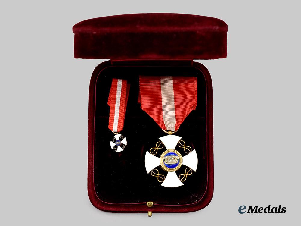 italy,_kingdom._an_order_of_the_crown,_knight_in_gold,_c.1900___m_n_c0277