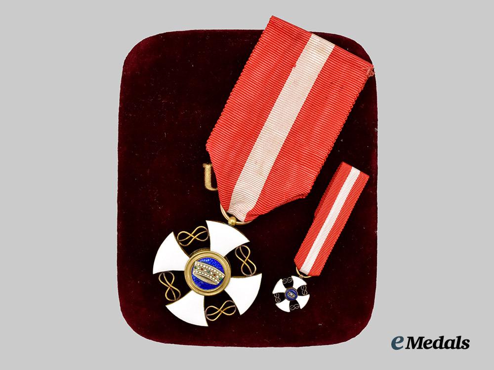 italy,_kingdom._an_order_of_the_crown,_knight_in_gold,_c.1900___m_n_c0279