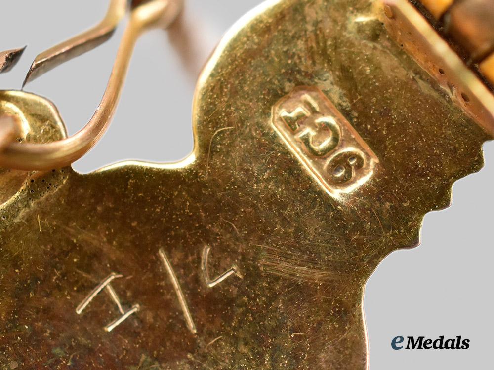 united_kingdom._an_r_f_c_sweetheart_brooch,_in_gold,_c.1915___m_n_c0280