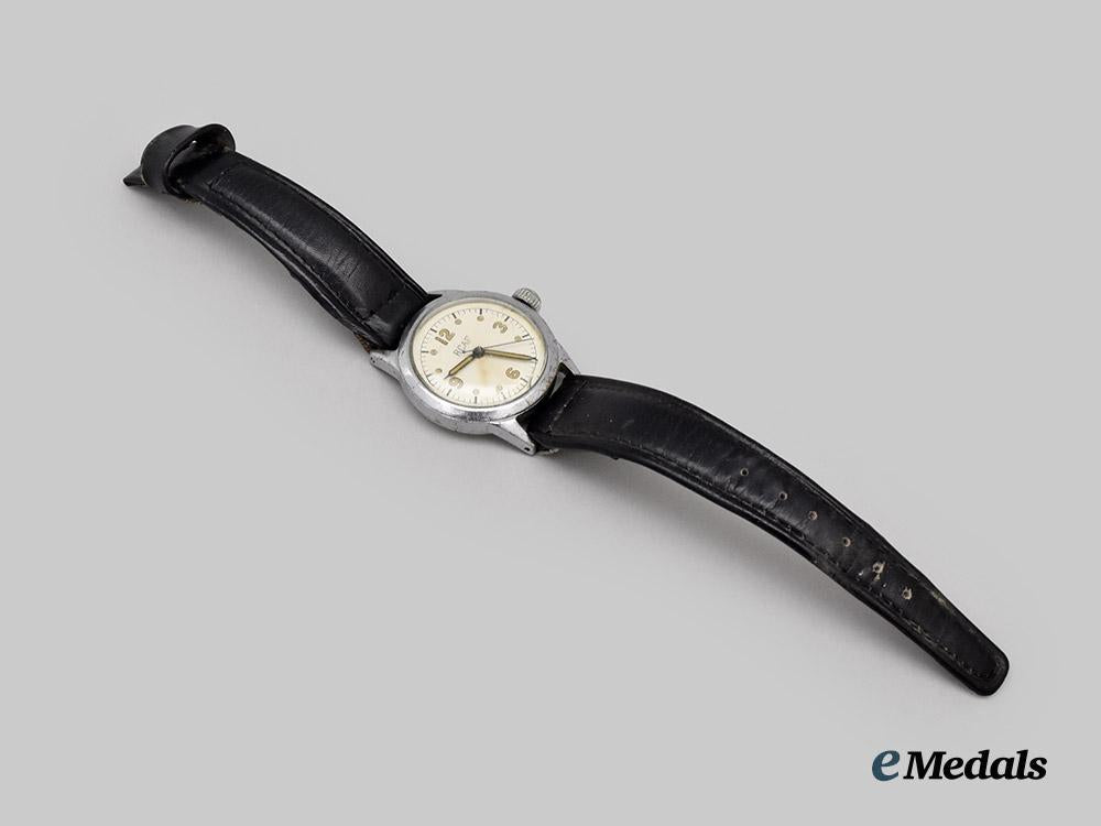canada,_dominion._an_r_c_a_f_pilot’s_watch,_by_waltham,_c.1942___m_n_c0312