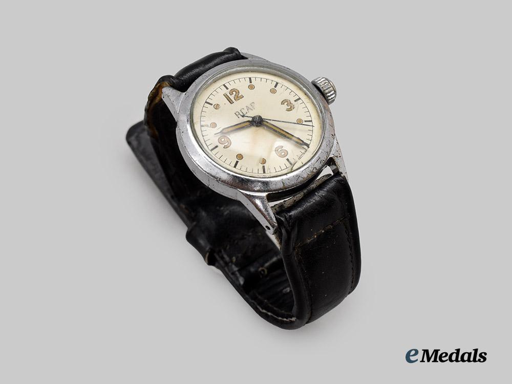 canada,_dominion._an_r_c_a_f_pilot’s_watch,_by_waltham,_c.1942___m_n_c0314