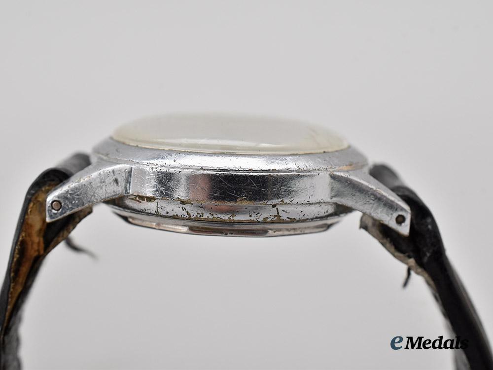 canada,_dominion._an_r_c_a_f_pilot’s_watch,_by_waltham,_c.1942___m_n_c0317