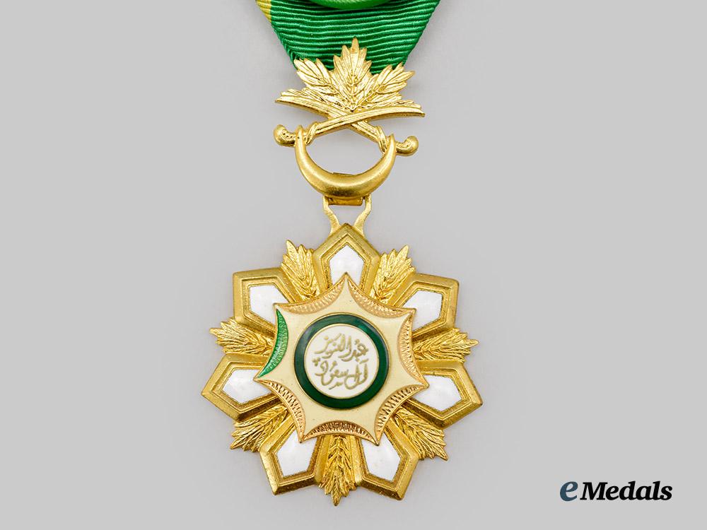 saudi_arabia._an_order_of_abdulaziz_al_saud,_i_i_i_class_officer___m_n_c0335