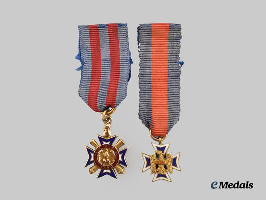 united_states._a_pair_of_miniature_medals_for_the_military_society_of_the_war_of1812&_veteran_corps_of_artillery_in_gold___m_n_c0378-_recovered