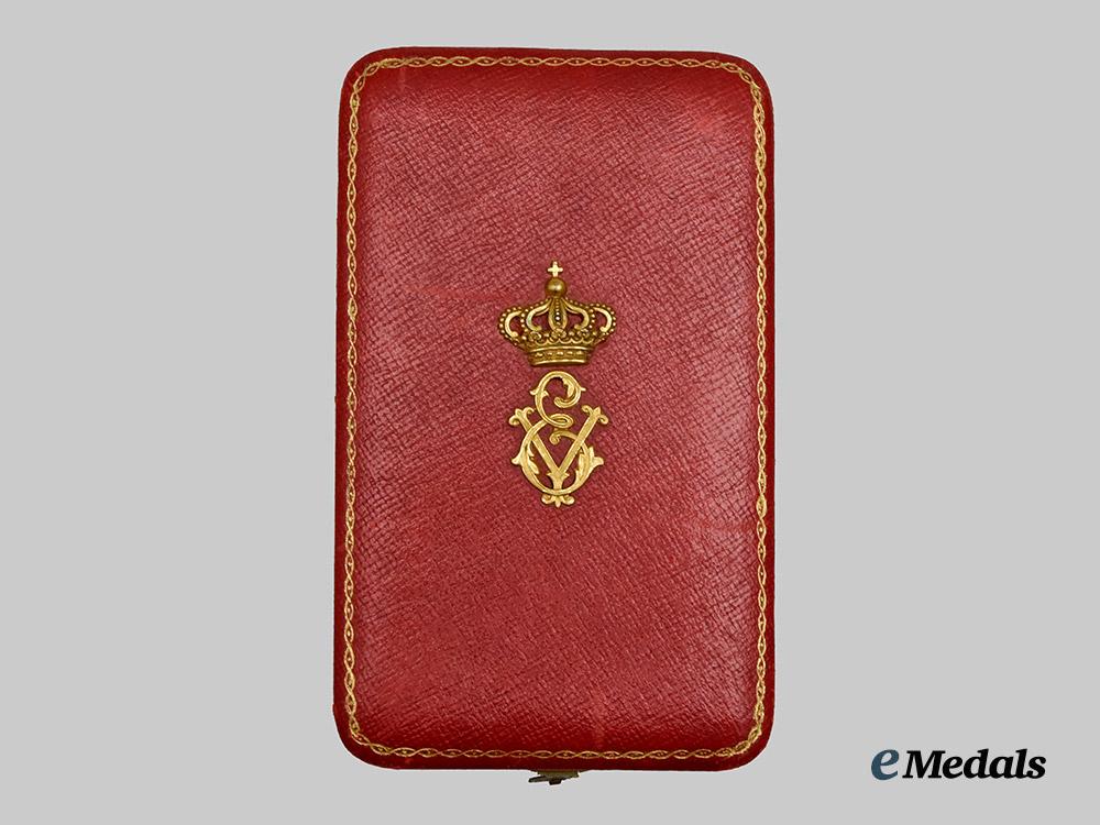 italy,_kingdom._an_order_of_the_crown_of_italy_in_gold,_i_i_i_class_commander,_c.1900___m_n_c0471