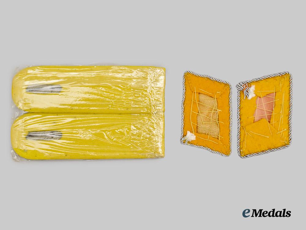 germany,_luftwaffe._a_set_of_flight_personnel_leutnant_rank_insignia___m_n_c0523