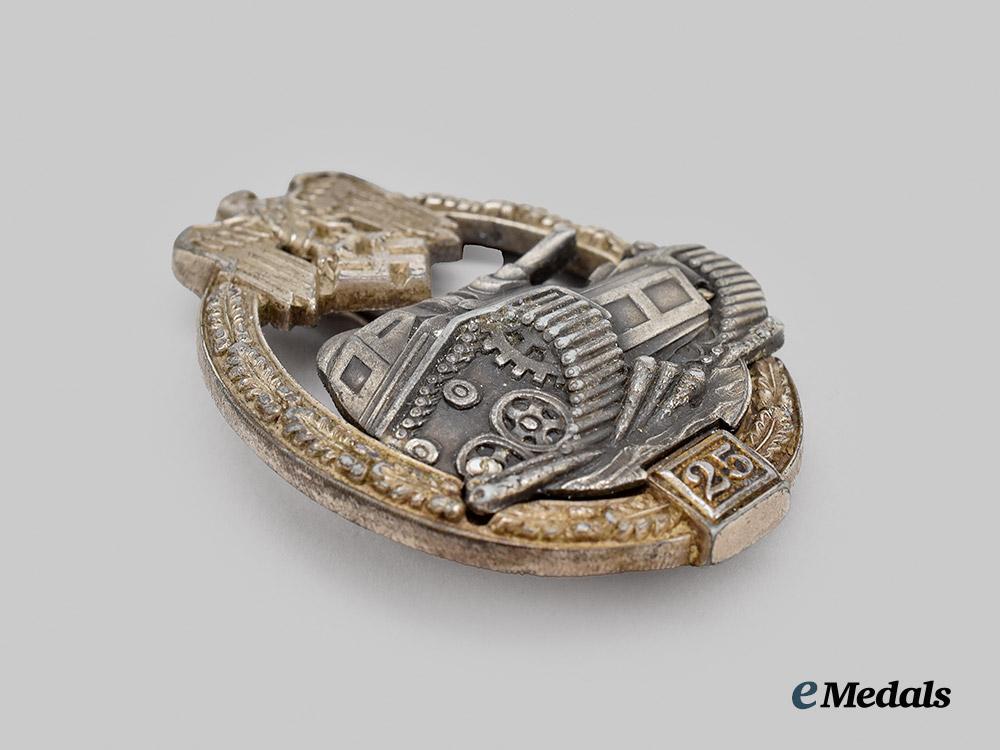 germany,_wehrmacht._a_panzer_assault_badge,_special_grade25,_transitional_semi-_hollow_variant_by_c._e._juncker___m_n_c0539