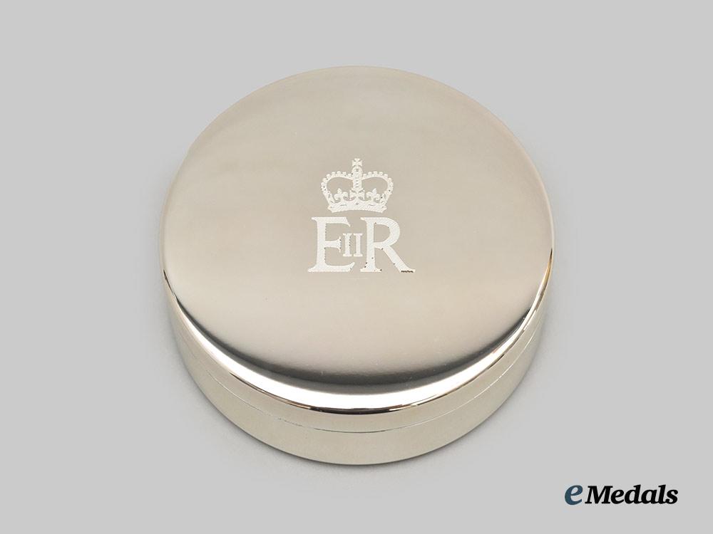 united_kingdom._her_majesty_queen_elizabeth_i_i.2008_christmas_gift_of_a_set_of_coasters,_boxed___m_n_c0561