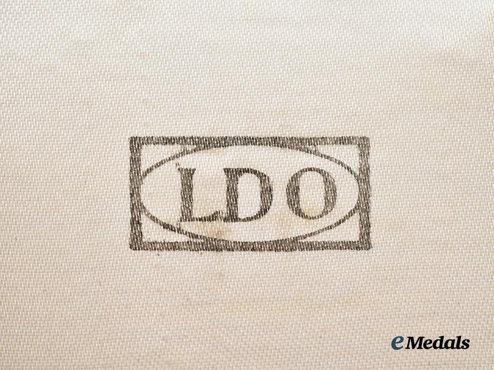 germany,_wehrmacht._a_gold_grade_wound_badge,_with_period_case,_by_steinhauer&_lück___m_n_c0592