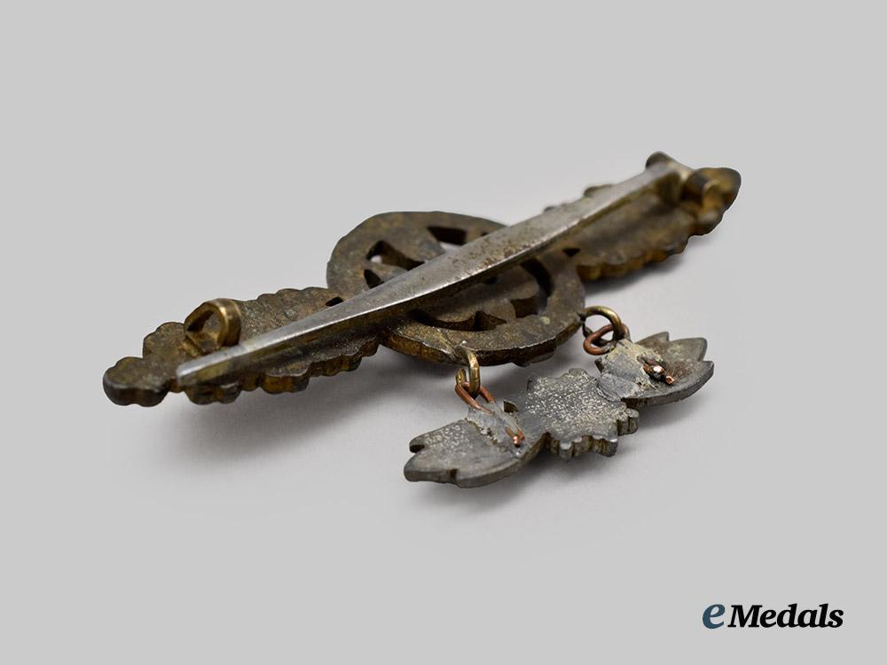 germany,_luftwaffe._a_bomber_clasp,_gold_grade_with_star_pendant,_by_g._h._osang___m_n_c0608