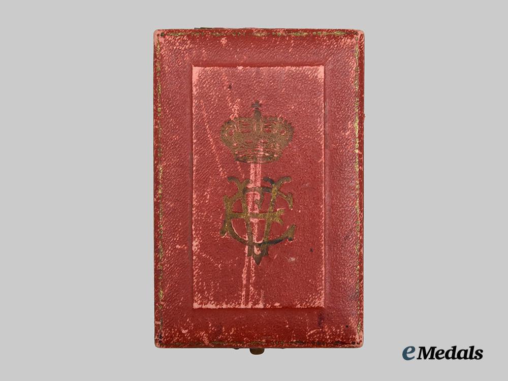 italy,_kingdom._an_order_of_the_crown_of_italy_in_gold,_knight,_in_case___m_n_c0611