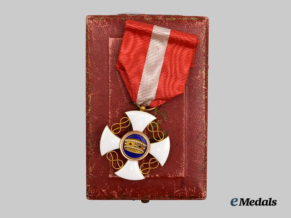 italy,_kingdom._an_order_of_the_crown_of_italy_in_gold,_knight,_in_case___m_n_c0613