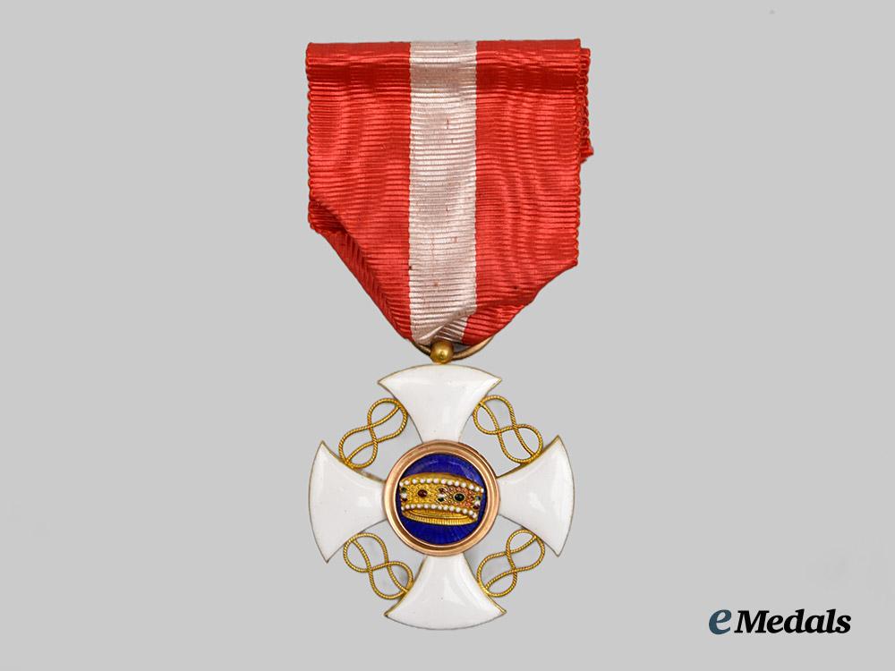 italy,_kingdom._an_order_of_the_crown_of_italy_in_gold,_knight,_in_case___m_n_c0614