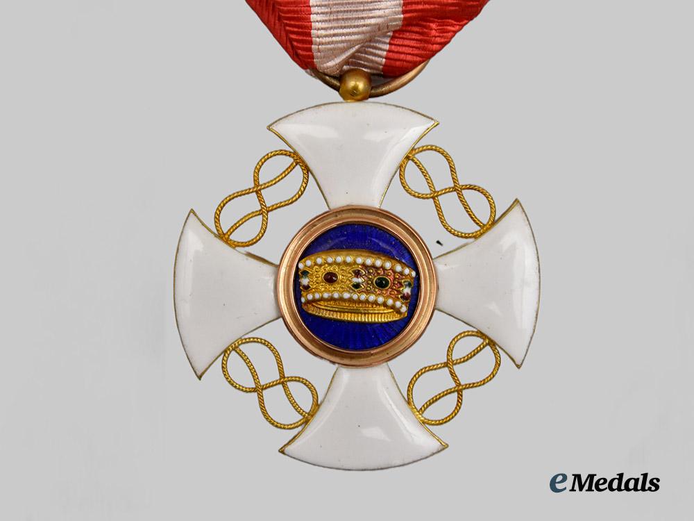 italy,_kingdom._an_order_of_the_crown_of_italy_in_gold,_knight,_in_case___m_n_c0615