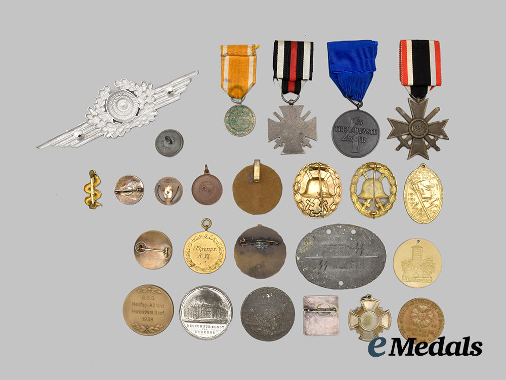germany,_third_reich._a_mixed_lot_of_badges,_awards,_and_insignia,_post-1945_manufacture___m_n_c0616