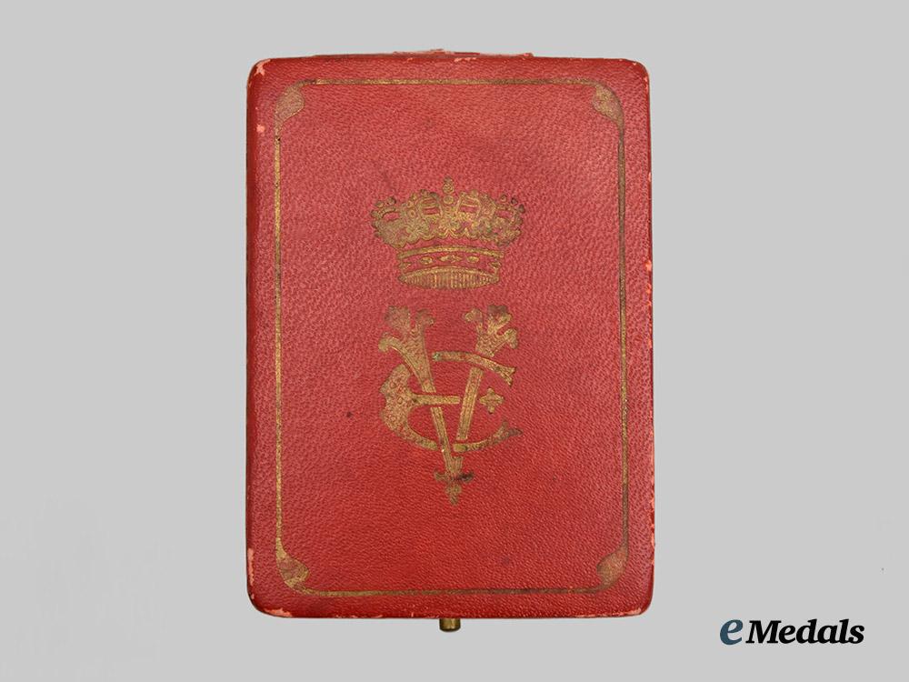 italy,_kingdom._an_order_of_the_crown_of_italy_in_gold,_knight_in_case___m_n_c0637