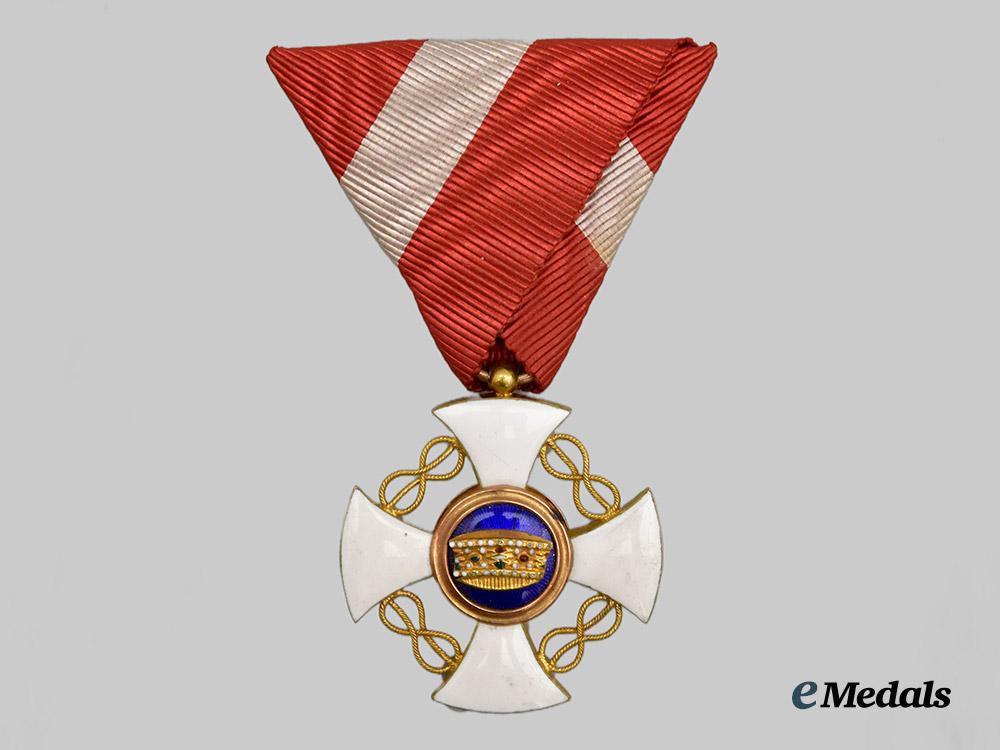 italy,_kingdom._an_order_of_the_crown_of_italy_in_gold,_knight_in_case___m_n_c0640