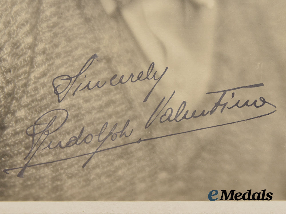 italy,_kingdom._a_signed_studio_photograph_of“_the_latin_lover”_rudolph_valentino___m_n_c0657