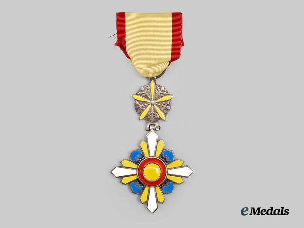 japan,_manchukuo_empire._an_order_of_the_auspicious_clouds,_sixth_class_badge___m_n_c0676