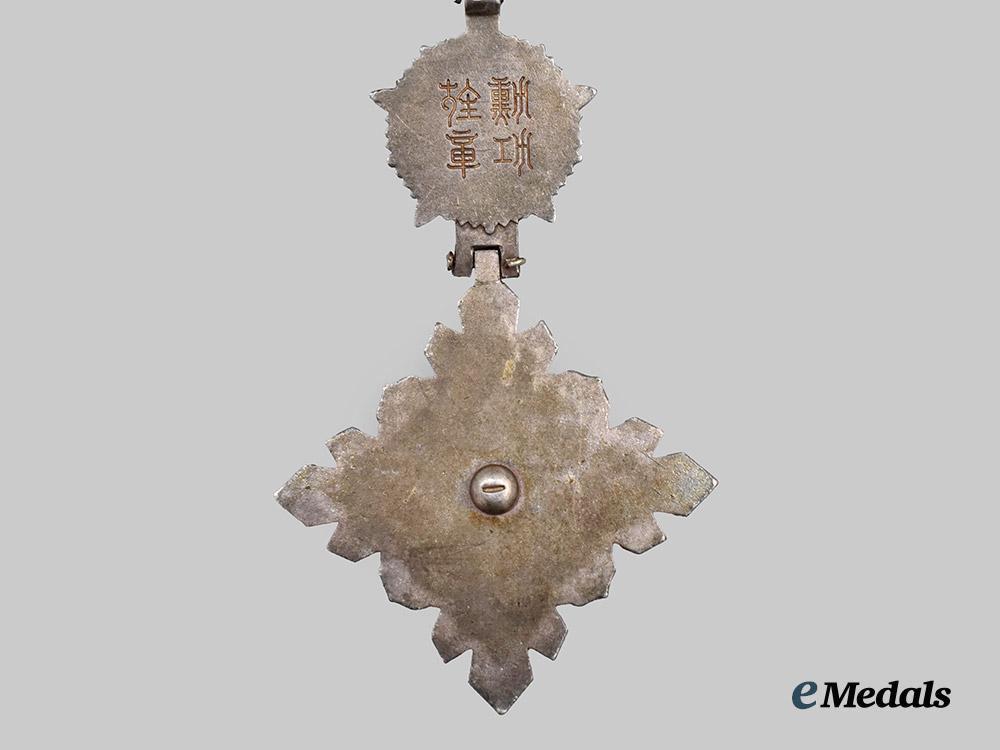 japan,_manchukuo_empire._an_order_of_the_auspicious_clouds,_sixth_class_badge___m_n_c0679