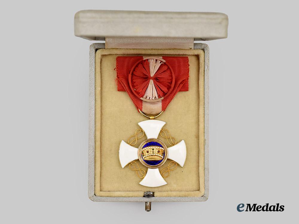 italy,_kingdom._an_order_of_the_crown_of_italy,_fifth_class_knight,_in_gold,_c.1920___m_n_c0710