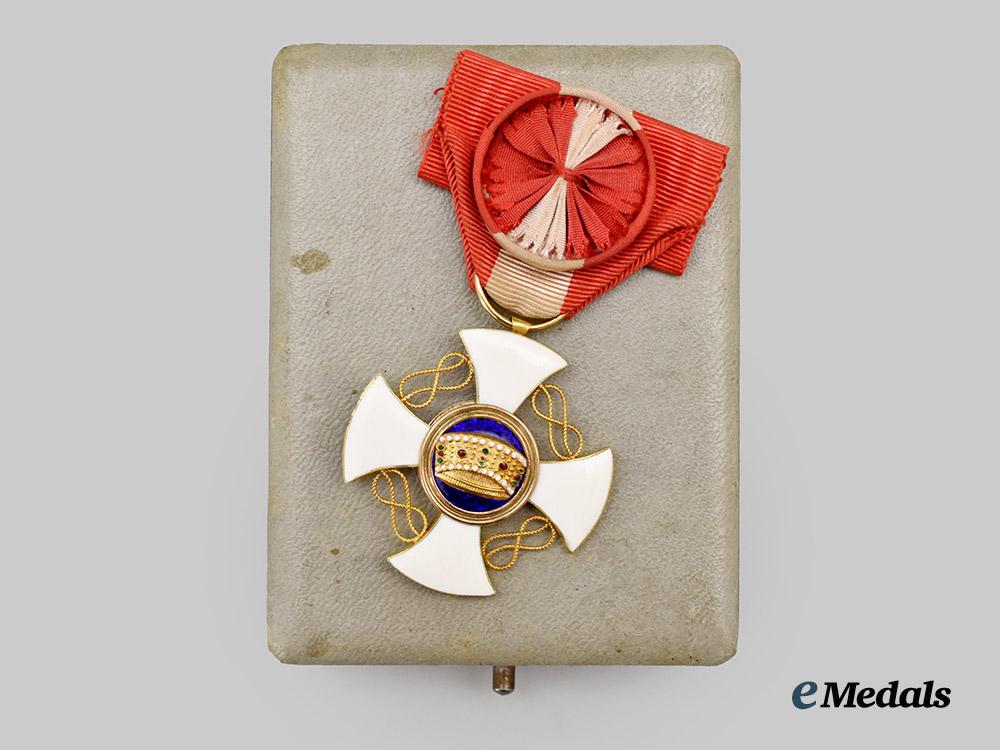 italy,_kingdom._an_order_of_the_crown_of_italy,_fifth_class_knight,_in_gold,_c.1920___m_n_c0711