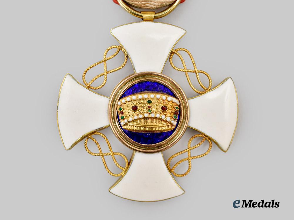italy,_kingdom._an_order_of_the_crown_of_italy,_fifth_class_knight,_in_gold,_c.1920___m_n_c0713