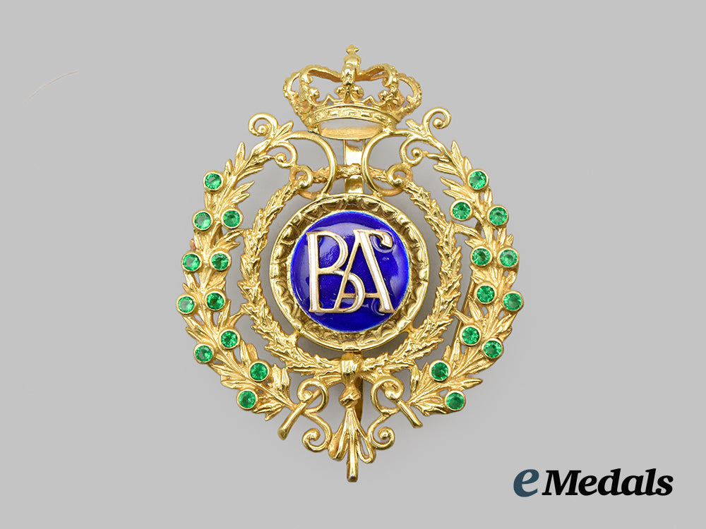 spain,_kingdom._a_gold_medal_of_merit_in_the_fine_arts_to_geraldine_chaplin(_daughter_of_charlie_chaplin)___m_n_c0755