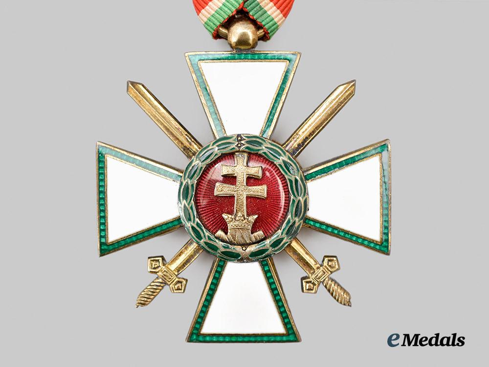 hungary,_kingdom._an_order_of_merit,_knight_with_swords_and_war_decoration,_in_case___m_n_c0809