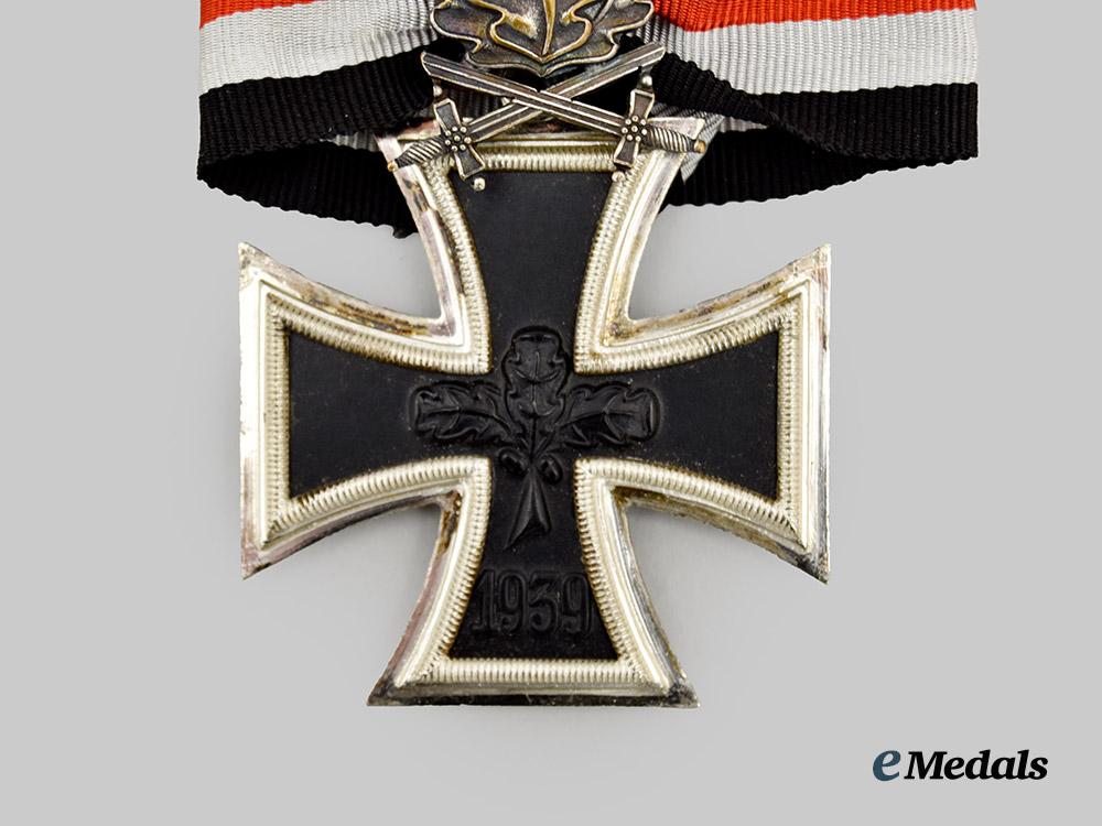 germany,_federal_republic._a_knight’s_cross_of_the_iron_cross_with_oak_leaves_and_swords,1957_version___m_n_c0865