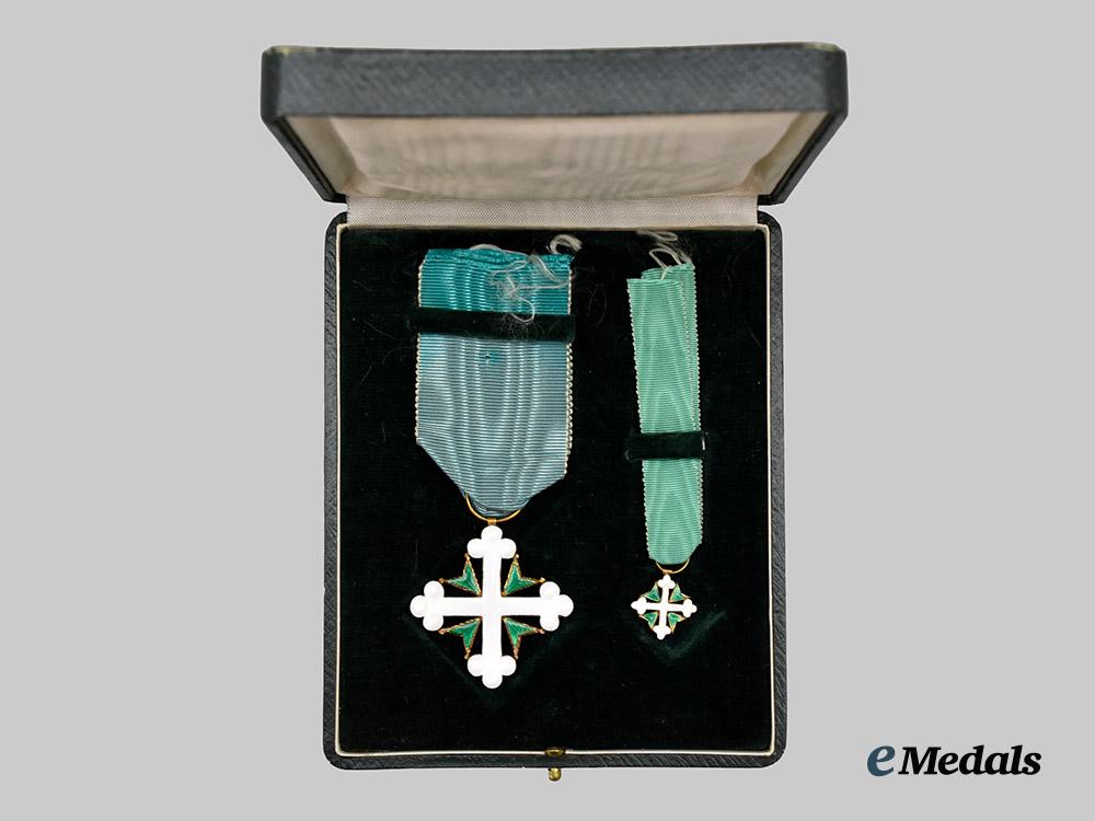 italy,_kingdom._an_order_of_st._maurice_and_st._lazarus,_knight_with_miniature,_in_gold___m_n_c0890