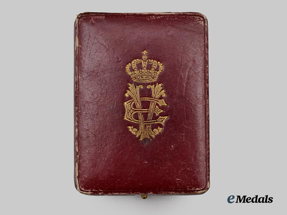 italy,_kingdom._an_order_of_the_roman_eagle,_knight_with_swords,_by_cravanzola___m_n_c0897