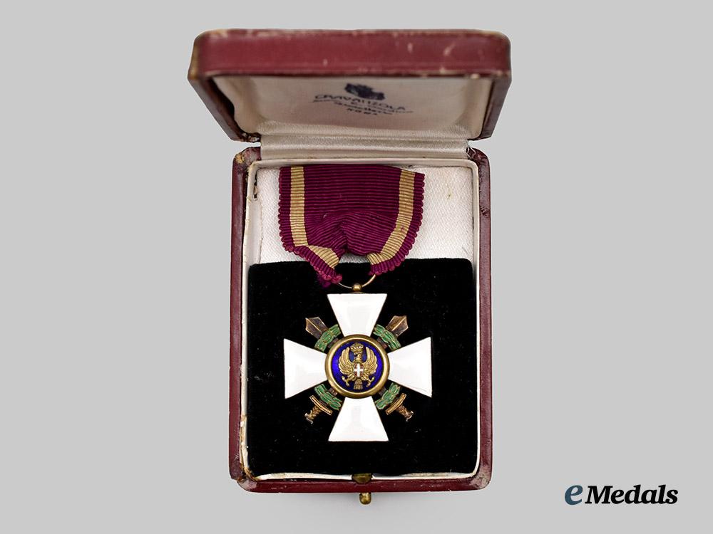 italy,_kingdom._an_order_of_the_roman_eagle,_knight_with_swords,_by_cravanzola___m_n_c0898