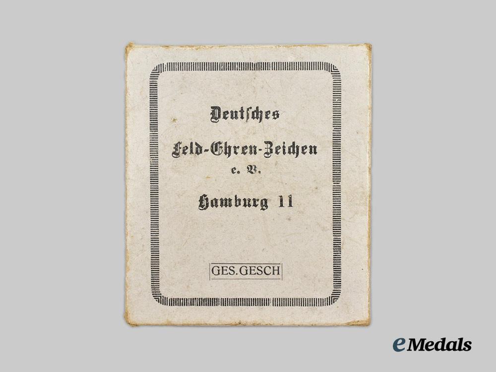 germany,_weimar_republic._a_german_field_honour_decoration,_with_case_and_stick_pin_miniature,_by_m._fleck&_sohn___m_n_c0989